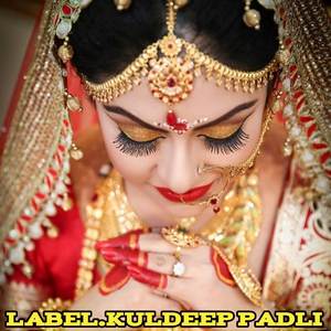 Pili lugadi tom charo mhobat ko dikh cha (Original)