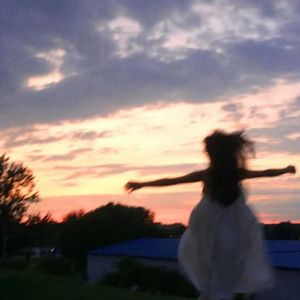 祝我们逃出苦难向春山