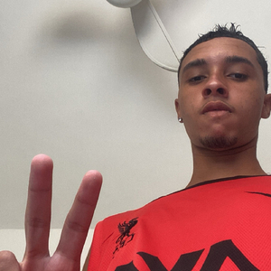 MTG - COLOCA A MÃO NO MEU GAROTO