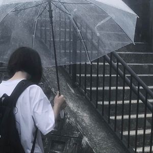 夜晚打灯我找不到快乐