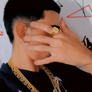 VAI DESCENDO COM A BUCETA PROS MENOR DE PEÇA