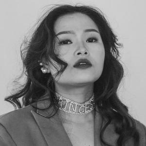 总在四下无人的夜里想起你