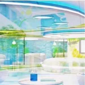 夏日、無人的購物中心......