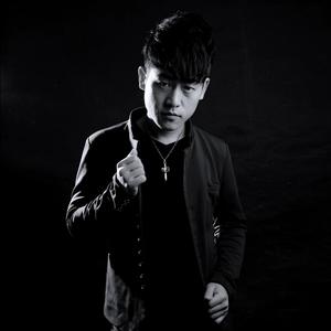 多想在平庸的生活拥抱你