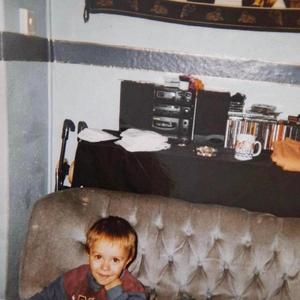 Us In The Darkness (feat. Eyesluvsu, shivers & PsychwardBlur)