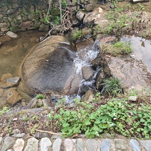 原来成年人的散场，是不说一句散场