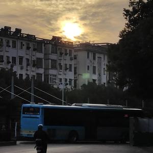 安静听完这一首