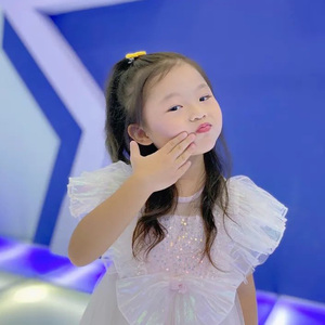 陈欧若拉《糖果城堡》