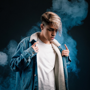 Пацан с афиши