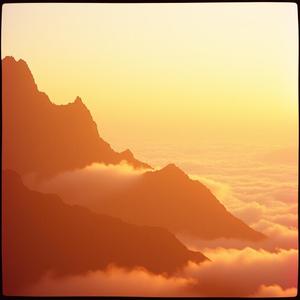 登頂者 -天上の世界- by @reallifesound