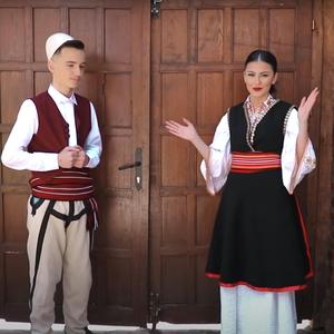 Qka pom rrinë karrshi karrshi