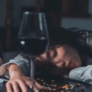 兜小麦 - 听悲伤的情歌（DJ阿特ProghouseV2Remix2023）