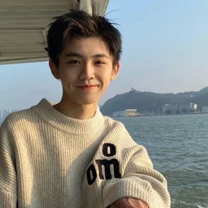 冰裂纹茶杯里的春寒