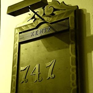 747 (feat. Enskede Kammarkör)