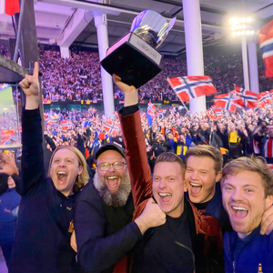Vi skal til USA (feat. Arne Scheie)