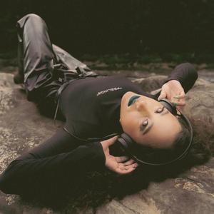 kinda feeling (feat. YALLI)