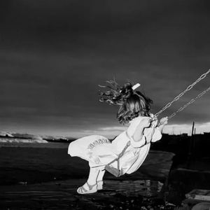 多想在平庸的生活拥抱你