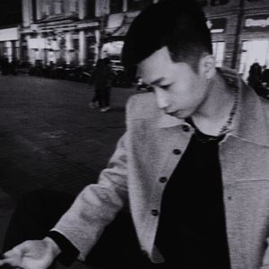 蝶儿总在空中飞