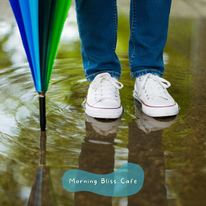 虹色の傘とスニーカー