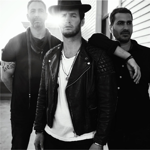 Red (feat. Savannah)