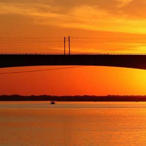 黯然神伤泪满襟