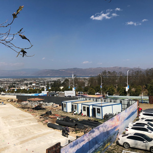 想哭就哭不管有没有人在旁边