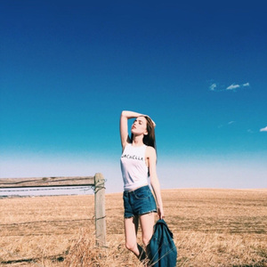 喜欢的歌慢慢听 喜欢的人慢慢看