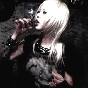 baby u can't hurt me <\3