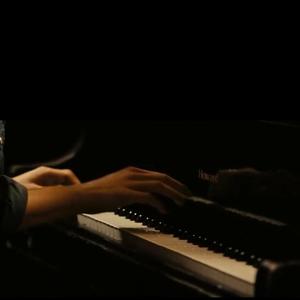 希望你最后相拥而泣的人是我