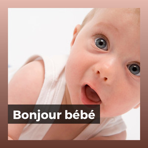 Les filles et les garçons sortent pour jouer à la comptine