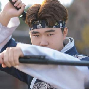 多想在平庸的生活拥抱你