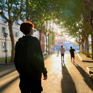 逐光而行（微电影：《奔跑 向着光》片尾曲）