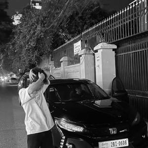 មានរឿងអីចង់ប្រាប់