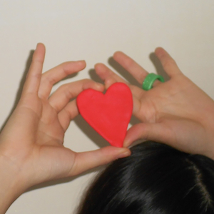 우린 사랑 앞에 서있지