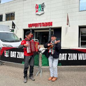 KNAL! Hij sitter ien. Bekerfinalelied NEC