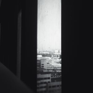 愿那些削弱你的会再抱紧你