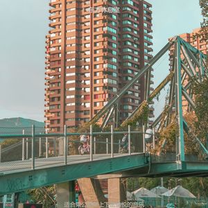 乘公交车上下班爵士