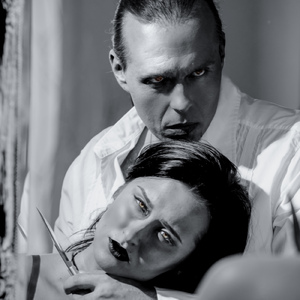 私に触らないで