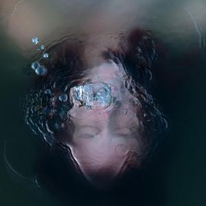 搁浅的月亮与握着时间的人