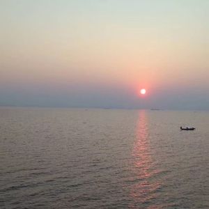 夜湖星影中的情丝