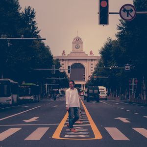 他叫做长春 伴奏