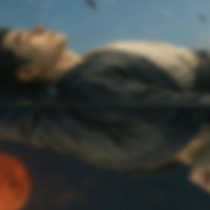 囈"誰的異想終要加冕，盤旋而起的瘋顛，撩繞身前，睜開眼時，看見"墨唱原創