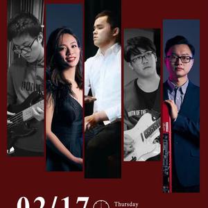 睡莲在雾中盛开