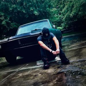 Frenchie (feat. Cariño)