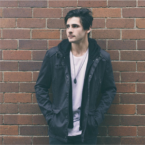 Hollow (feat. Emilia Bonic)