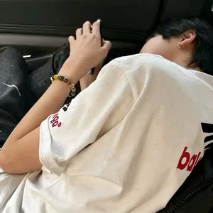 我们之间隔着一场下不完的雪