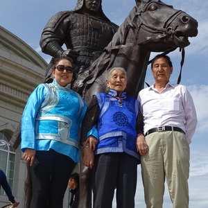 爱不寂寞（汉语）