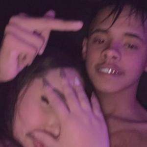 GLOCK NA ESQUERDA FAZ A SEGURANÇA (feat. MC NEGGUIN HS)