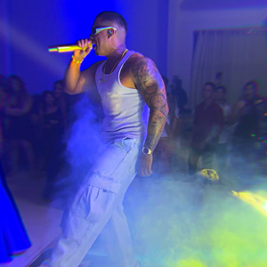 DESLIZA (PASSA ÓLHINHO AQUI NO MEU CORPINHO AMOR)