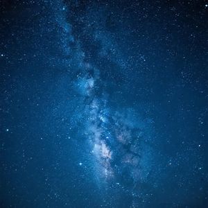 明星点点映天际